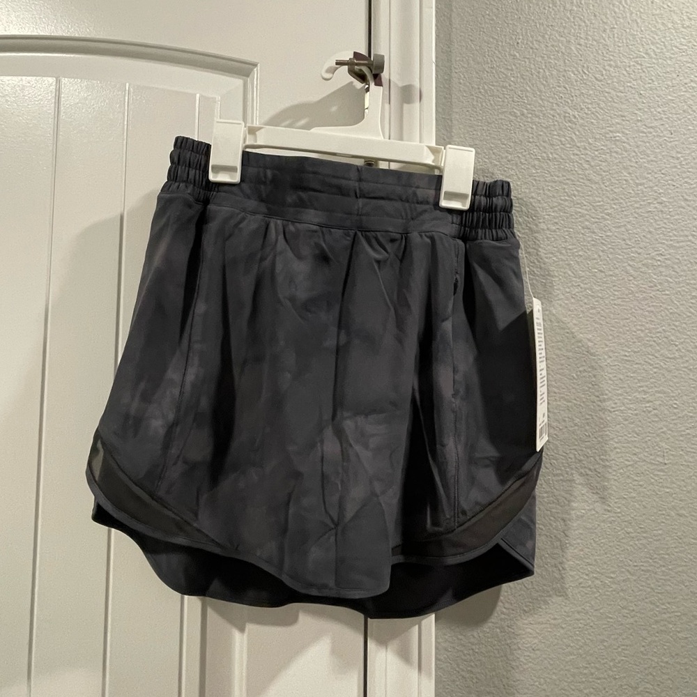 Hotty Hot High rise skirt. Size 6. Never worn. Feel free to make an offer:)